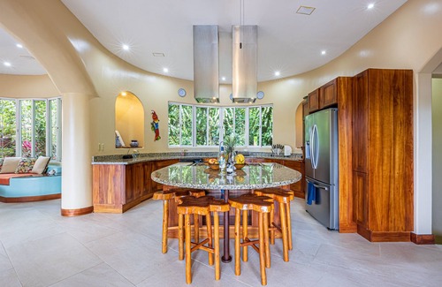 Manuel Antonio Casa | Casa Tranquilidad - 6000 pies cuadrados - ¡Nuevo en el mercado!
