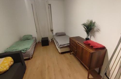 Kelkheim Apartamento | Jungle in Kelkheim for 4 Persons 24 h check in