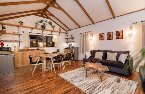 Karen Casa | Jungle Oasis 2BR Cottage