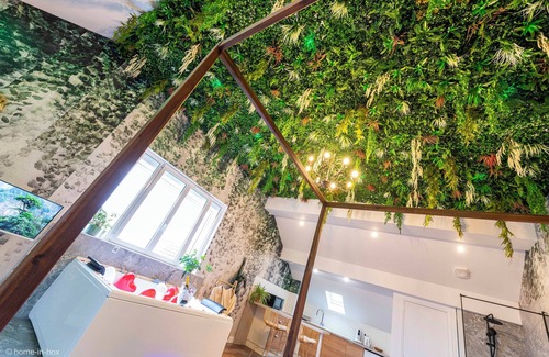 Nanteuil-les-Meaux Apartamento | Jungle palace apartment with jacuzzi 15 minutes from Disneyland