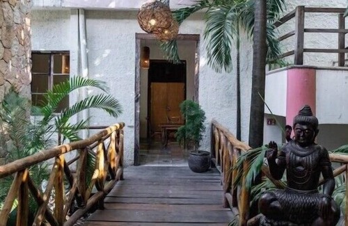 Luis Donaldo Colosio Apartamento | Jungle Room on 5th 10&12 C05