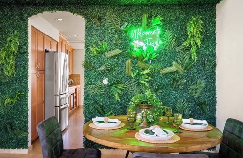 Homestead I HOA Casa | Jungle Themed Retreat w/Pool | Jacuzzi |Game Room