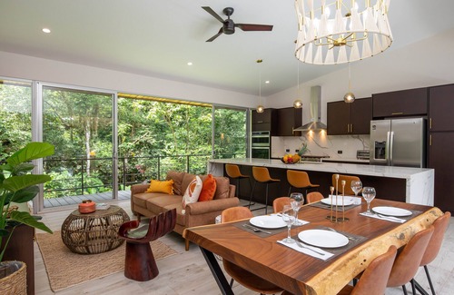 Valle Pura Vida Villa | Jungle Treehouse, Private Preserve, 5 Min to Beach