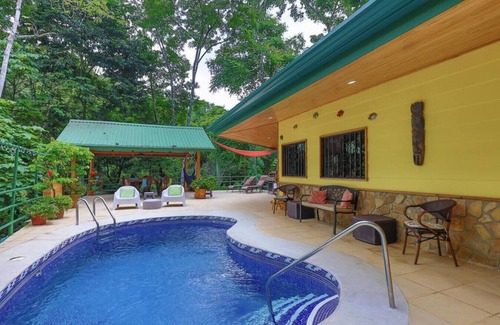Valle Pura Vida Apartamento | Jungle Villa-spacious studio/pool
