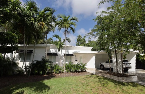 Biscayne Park Casa | Jungle Zen in Middle of City