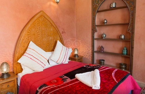Ain Azlitan Cama Y Desayuno | Junior Suite en Riad Layalina Fes: piscina, vista de 360 ° y estacionamiento gratuito