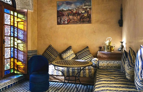 Ain Azlitan Cama Y Desayuno | Junior Suite en Riad Layalina Fes: piscina, vista de 360 ° y estacionamiento gratuito