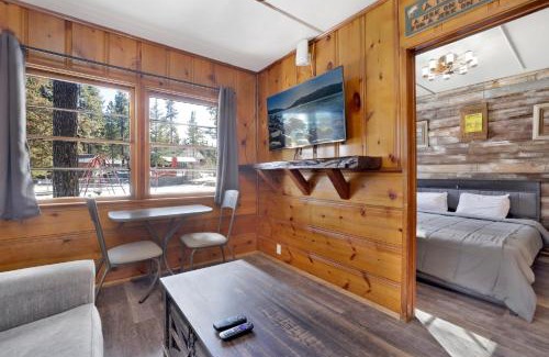 Big Bear Lake Casa | Juniper Lakeside Couples Resort Cabin by Big Bear Vacations