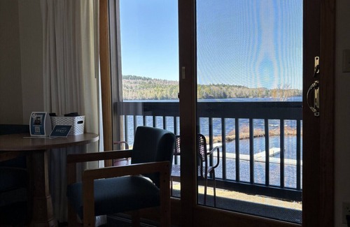 Greenville Junction Casa | Juniper Motel-Waterfront-Double Queen-Jacuzzi tub