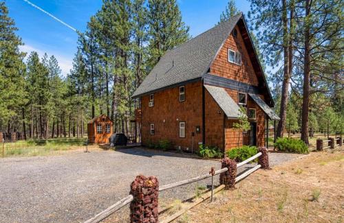 Sisters Casa | Juniper & Pine, a Lodge-Style Cabin in Sisters, OR