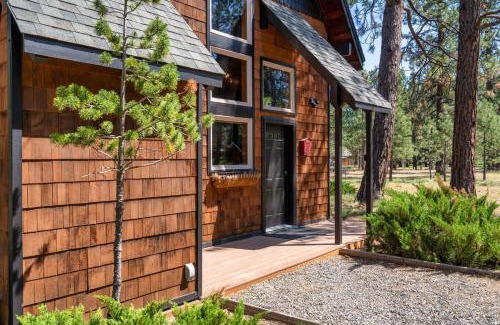 Sisters Casa | Juniper & Pine, a Lodge-Style Cabin in Sisters, OR