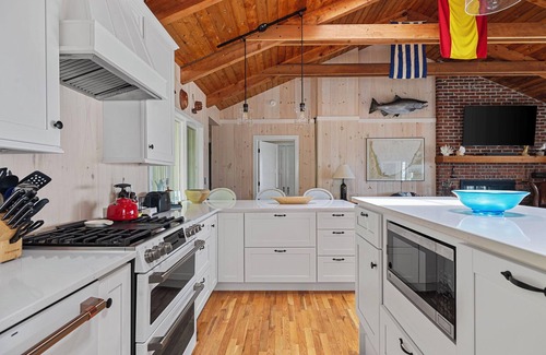 Bridgman Casa | Juniper Presents: Majestic Beachfront Beauty on the Sunset Coast