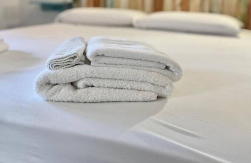 Porto Torres Apartamento | Juniper Room - Full Service Room with Private Bathroom