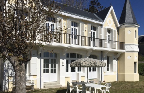 Saint-Regnobert-de-la-Cote-de-Nacre Casa | La playa al final del jardín, accesible para personas con discapacidad.