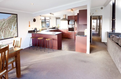 Wanaka Cabaña | Juno Escape - Wanaka Holiday Home