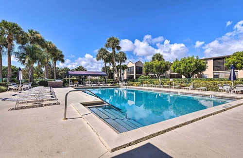 Sea Palms Apartamento | Jupiter Condo w/ Pool Access, Walk to Beach!
