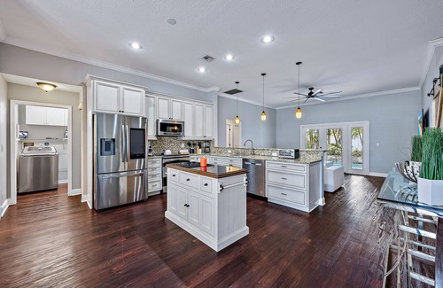 North Palm Beach Heights Casa | Jupiter Gem: 3-BR Home with Private Pool. Ideal for Year-Round Comfort !