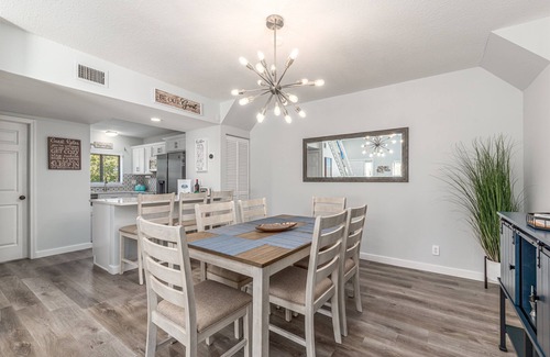 Bella Vista Condominio | JupRent's -Paradise on the Park - 3bed/3bath - Prime Location near Everything!