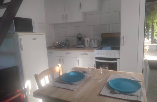 Riom Apartamento | Just 20 minutes from Les Puys and Le Zénith! 5 min from Riom Close to motorways.