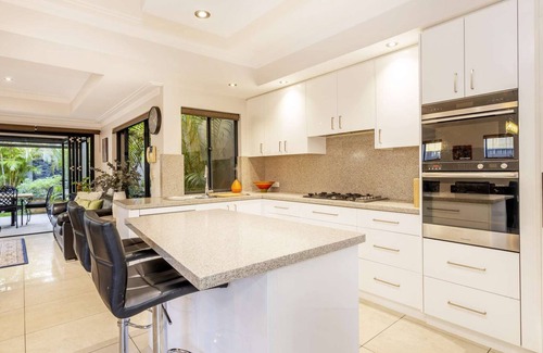 South Perth Casa | Just a 1.5km walk straight to the Coode St Jetty on the glorious Swan River foreshore.