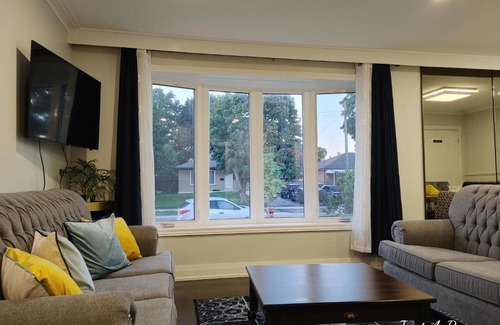 Toronto Casa | Just a Room