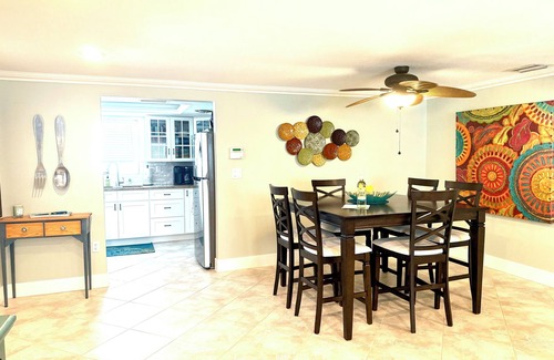 Siesta Key Casa | A sólo 100 pasos de la arena blanca de la mundialmente conocida playa de Siesta