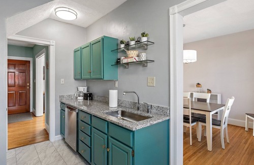 Winchester Casa | Just around the corner from the Old Town Walking Mall