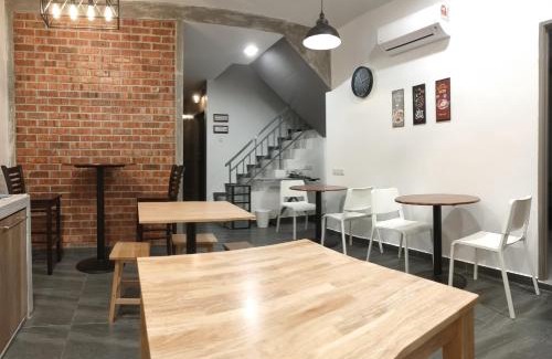 Taman Rapat Damai Casa | Just Austin Guesthouse