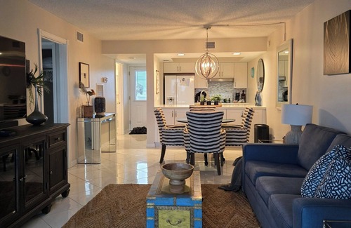 Stuart Condominio | Just Beachy: A Breezy 1-Bedroom Escape