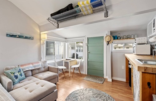 York Harbor Cabaña | Just Beachy - Charming Studio for 2, Short Walk to Beach!