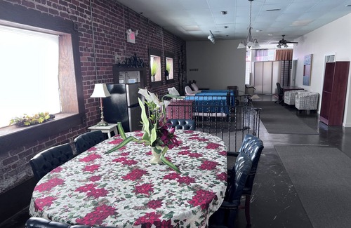 Anniston Apartamento | JUST BED & BATH IN DOWNTOWN HISTORIC ANNISTON. CLOSE TO EATRIES & ENTERTAINMENT.