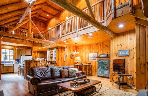 Eagles Mere Cabaña | Solo trae a tu familia y relájate en "Glen Eagles Lodge" en Eagles Mere