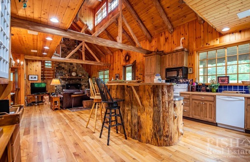Eagles Mere Cabaña | Solo trae a tu familia y relájate en "Glen Eagles Lodge" en Eagles Mere