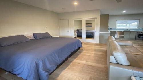 Lake Wangary Casa | Just For 2 - A Fantastic Apartment - Perfect Coffin Bay Base For One or Two Guests