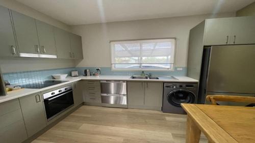 Lake Wangary Casa | Just For 2 - A Fantastic Apartment - Perfect Coffin Bay Base For One or Two Guests