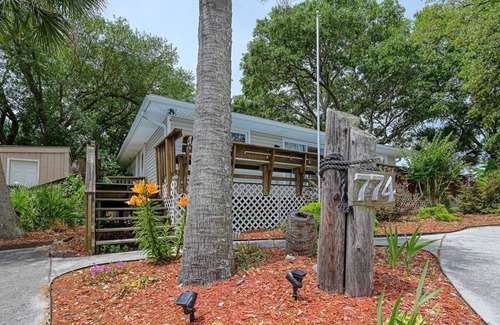 Hampstead Casa | JUST HIT THE RENTAL MARKET! Cozy modern home minutes to Topsail Island