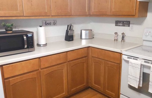 Madison Casa | Just Like Home 3-bedroom house in wonderful Madison/ Pet-Friendly