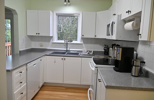 View Royal Casa | Just Like Home - Everything you need to feel at home and your pets are welcome!