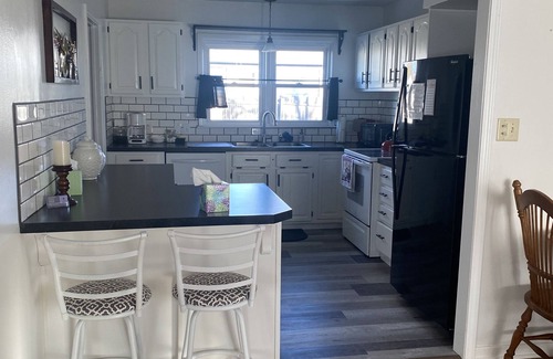 Hutchinson Casa | Just Like Home in quiet neighborhood