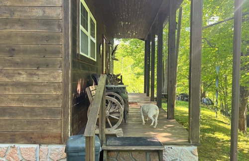 Horner Cabina | Just minutes from Stonewall Jackson Lake Resort. Boat ramp 1/4 mile away