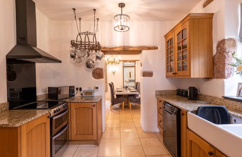Ebford Cabaña | Just outside Exeter, stunning views of Devon hills, estuary and the sea beyond.