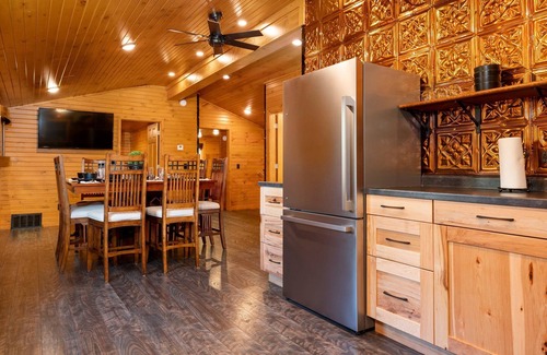 Interlochen Casa | Just outside Traverse City Hot Tub King Bed Fire Place Full Kitchen PET Friendly