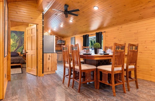 Interlochen Casa | Just outside Traverse City Hot Tub King Bed Fire Place Full Kitchen PET Friendly