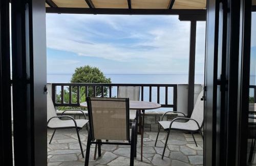 Agios Ioannis Apartamento | Just renovated seaside home 80 meters from the sea