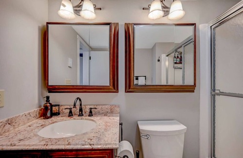 Village at Camelback Apartamento | Just Renovated Ski-In/out at Camelback w/ Hot Tub!