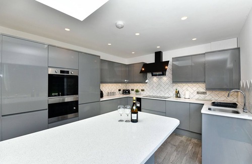 Southgate Casa | Just Stay Wales - Heatherslade House