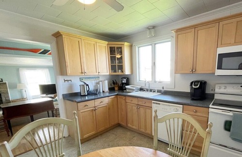 Eastward Look Casa | Sparkling Beach House- Nuevo nivel inferior! Tan cerca de la playa!