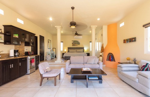 Cerritos Condominio | Pasos a la playa de Cerritos; ¡Vistas panorámicas desde su balcón privado en la azotea!