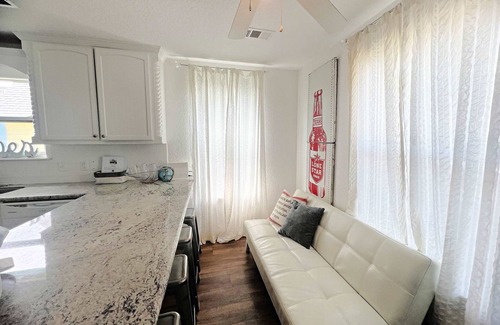 Surfside Beach Casa | Tómelo con calma: Gulf & Bay Views From Decks!