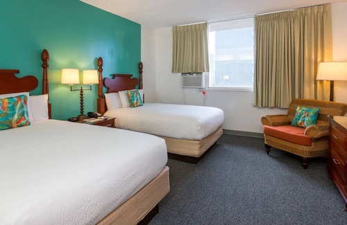 Ala Moana Casa | Just What You Were Looking For! 2 Convenient Units, Pool, Pets Allowed